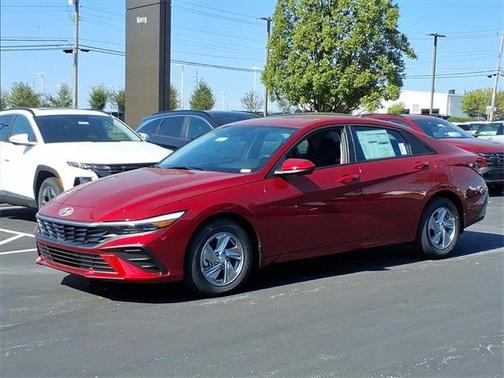 2025 Hyundai ELANTRA SE