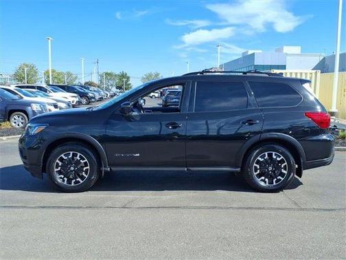 2020 Nissan Pathfinder SL