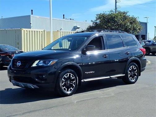 2020 Nissan Pathfinder SL