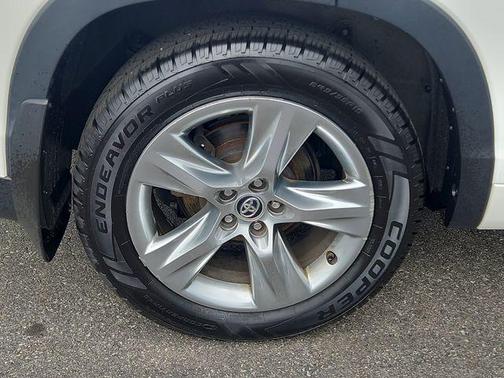 Silver Sky Metallic 2016 Toyota Highlander Limited