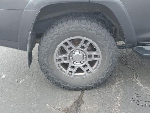 Magnetic Gray Metallic 2018 Toyota 4Runner SR5 Premium