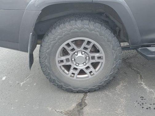 Magnetic Gray Metallic 2018 Toyota 4Runner SR5 Premium