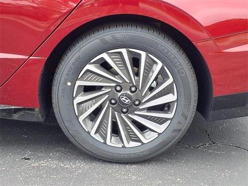 2025 Hyundai SONATA Hybrid SEL