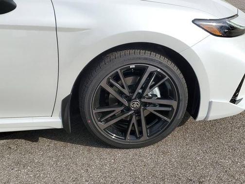 Wind Chill Pearl 2026 Toyota Camry XSE