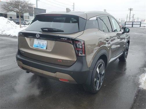 2025 Nissan Kicks SR