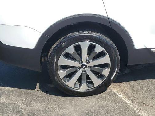 Glacial White Pearl 2022 Kia Telluride S