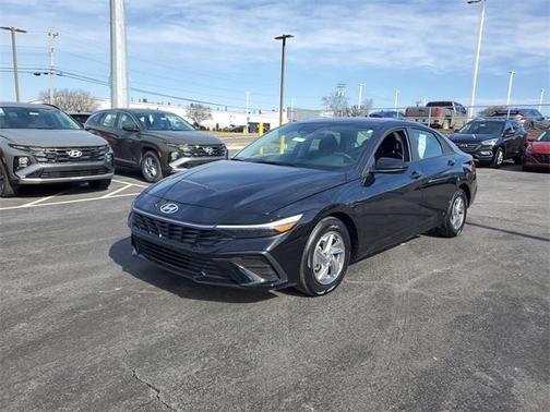 2024 Hyundai ELANTRA SE