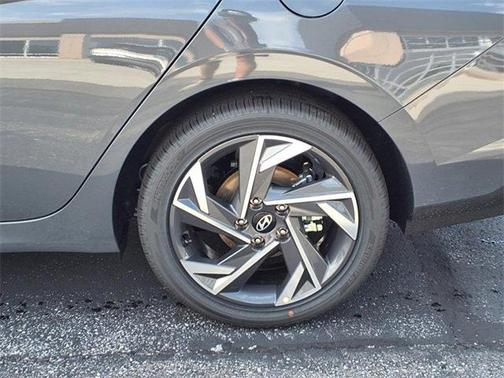 2025 Hyundai ELANTRA HEV SEL Sport