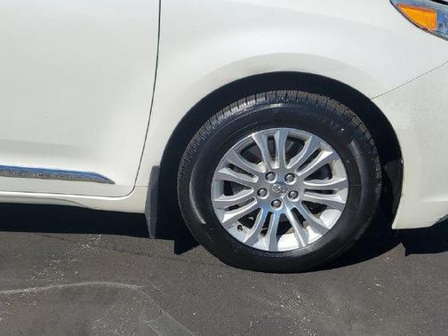 Blizzard Pearl 2015 Toyota Sienna XLE