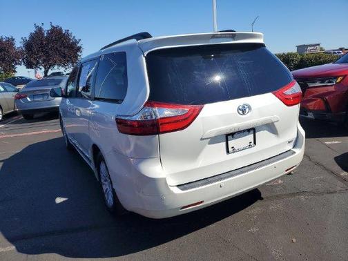 Blizzard Pearl 2015 Toyota Sienna XLE