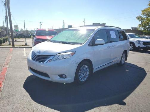 Blizzard Pearl 2015 Toyota Sienna XLE