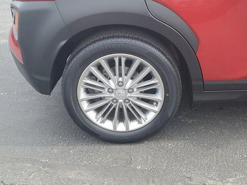 2021 Hyundai KONA SEL Plus