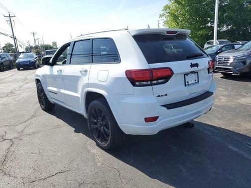 Bright White Clearcoat 2019 Jeep Grand Cherokee Altitude
