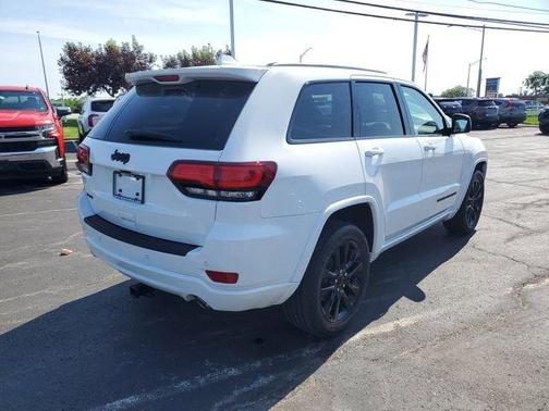 Bright White Clearcoat 2019 Jeep Grand Cherokee Altitude