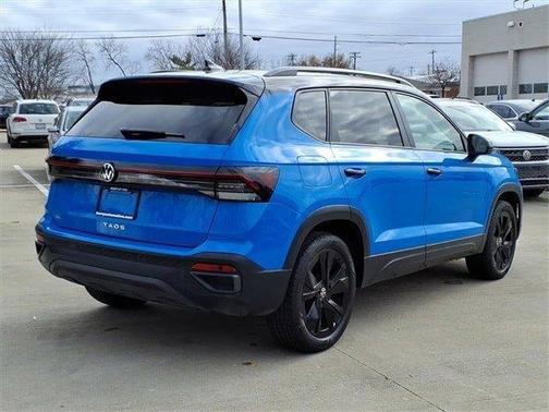 2025 Volkswagen Taos 1.5T SE Black