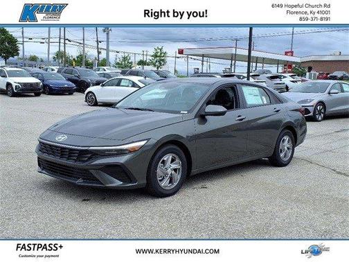 2025 Hyundai ELANTRA SE