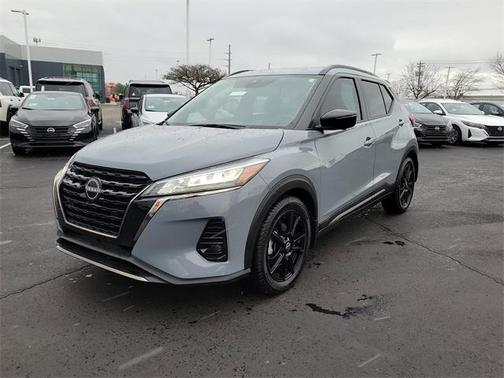 2023 Nissan Kicks SR