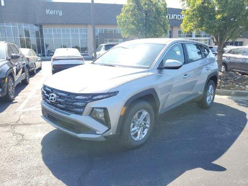 Shimmering Silver 2026 Hyundai TUCSON SE