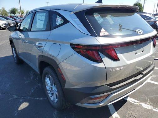 Shimmering Silver 2026 Hyundai TUCSON SE