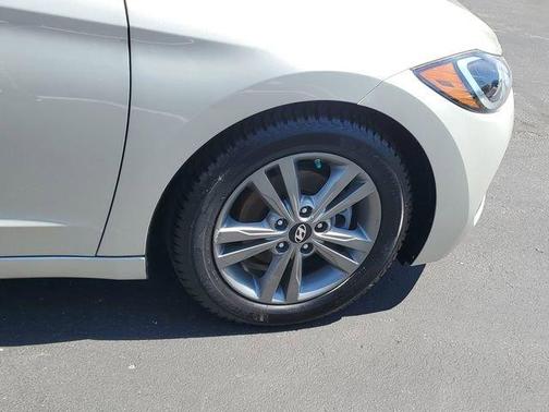 Mineral Beige 2017 Hyundai ELANTRA SE
