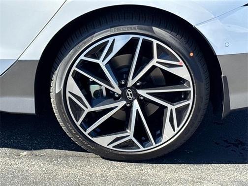 2025 Hyundai IONIQ 6 Limited