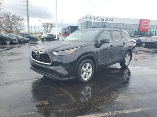 Midnight Black Metallic 2022 Toyota Highlander L