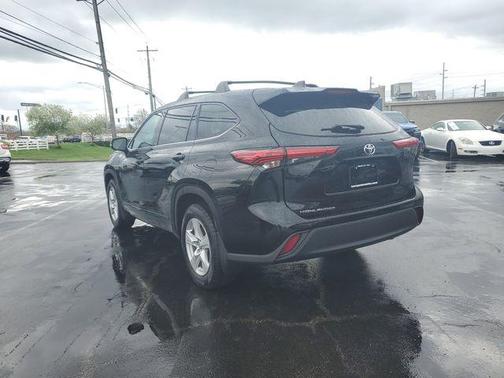 Midnight Black Metallic 2022 Toyota Highlander L