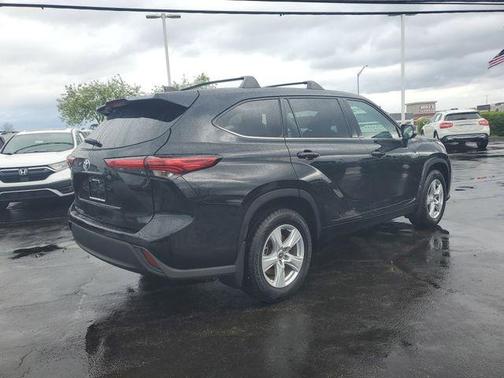 Midnight Black Metallic 2022 Toyota Highlander L
