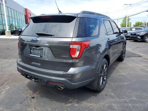 Magnetic Metallic 2019 Ford Explorer XLT