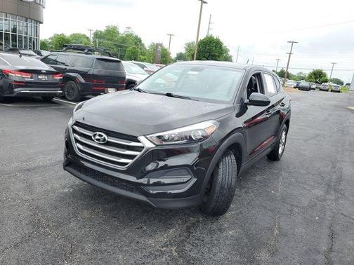 Black Noir Pearl 2017 Hyundai TUCSON SE