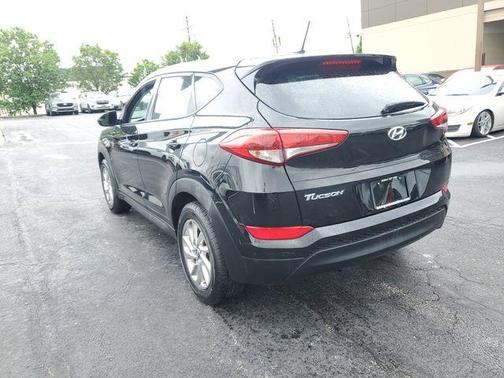 Black Noir Pearl 2017 Hyundai TUCSON SE