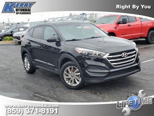 Black Noir Pearl 2017 Hyundai TUCSON SE