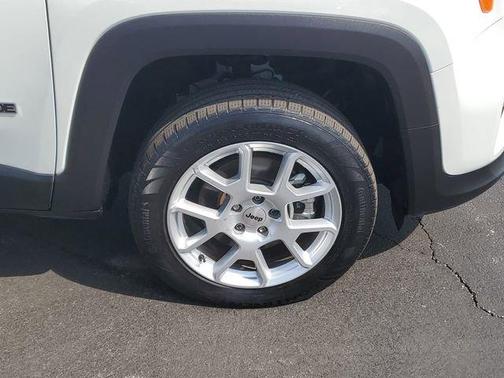 Alpine White Clearcoat 2023 Jeep Renegade Latitude