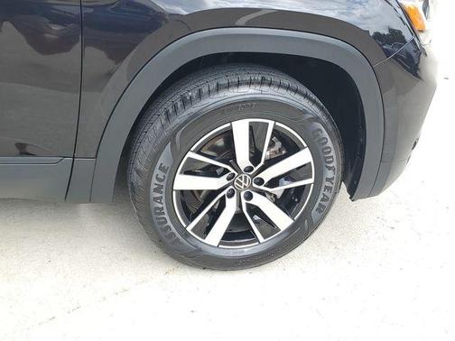 Deep Black Pearl Effect 2022 Volkswagen Atlas 2.0T SE
