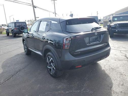 2025 Nissan Kicks SV