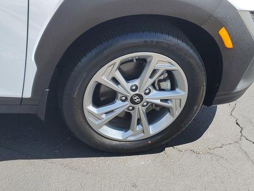 Lunar White 2023 Hyundai KONA SEL