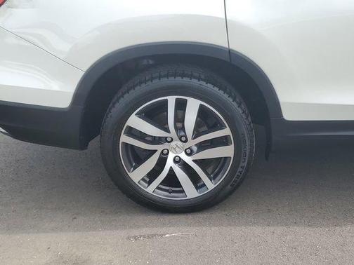 White Diamond Pearl 2018 Honda Pilot Touring