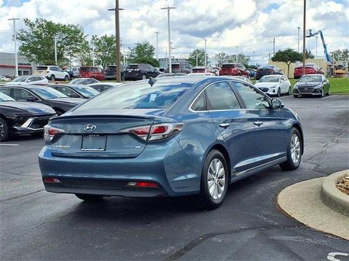 2016 Hyundai SONATA Hybrid SE