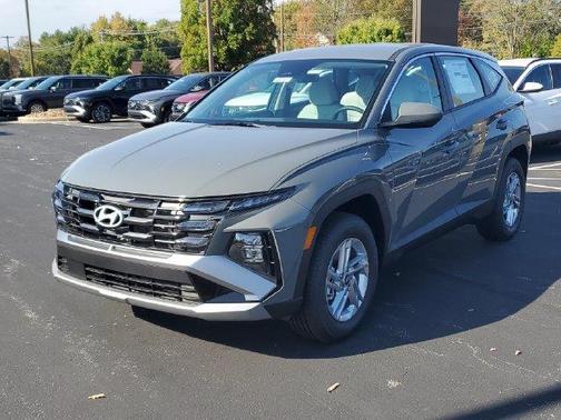 Hampton Gray 2026 Hyundai TUCSON SE