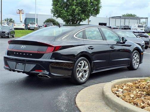 2022 Hyundai SONATA SEL