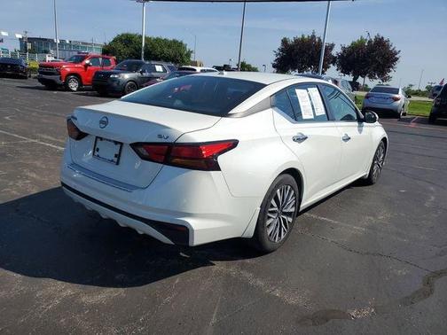 White 2023 Nissan Altima 2.5 SV