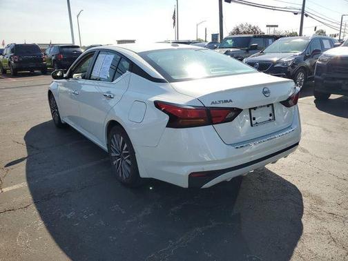 White 2023 Nissan Altima 2.5 SV