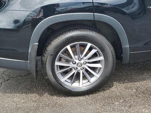 Midnight Black Metallic 2018 Toyota Highlander XLE