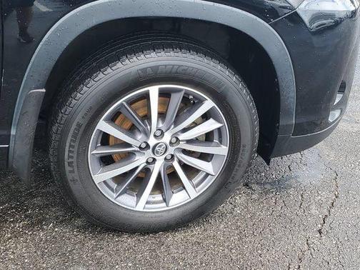 Midnight Black Metallic 2018 Toyota Highlander XLE