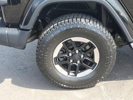 Black Clearcoat 2018 Jeep Wrangler Unlimited Sahara