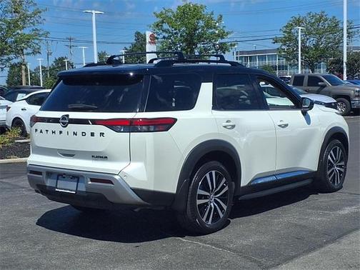 2023 Nissan Pathfinder Platinum