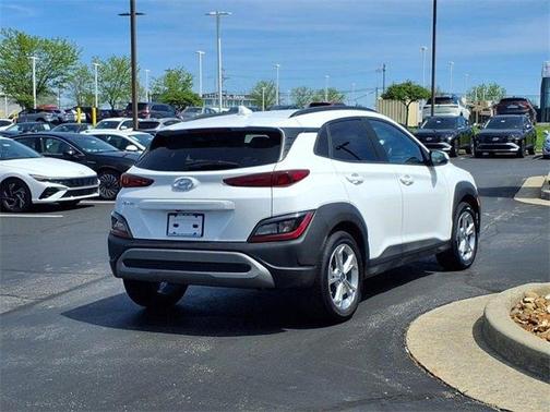 2022 Hyundai KONA SEL