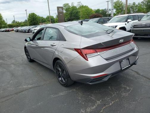 Metal 2023 Hyundai ELANTRA SEL