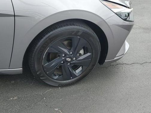 Metal 2023 Hyundai ELANTRA SEL