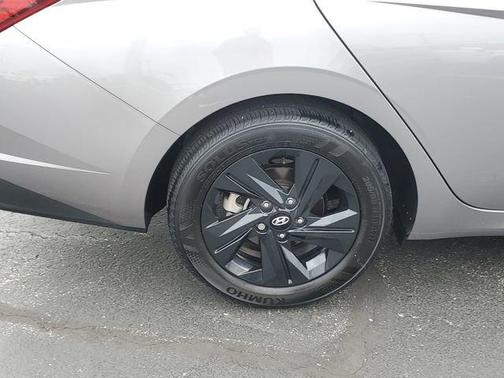 Metal 2023 Hyundai ELANTRA SEL